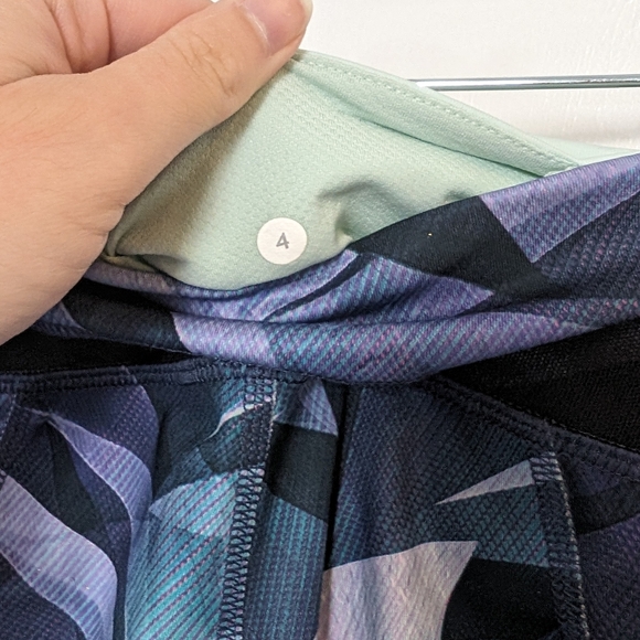 EUC Lululemon Inspire Tight II (Mesh) Pretty Prism Multi / Black Blue Purple | 4 - Picture 10 of 11